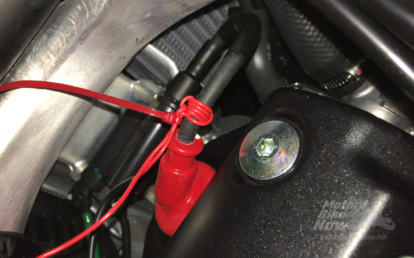 Trail Tech Vapor デジタルメーターキット CRF450L用 タコメーターケーブルの取り付け